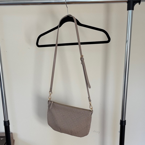NWOT Quince Taupe Woven Crossbody Bag - Picture 4 of 8
